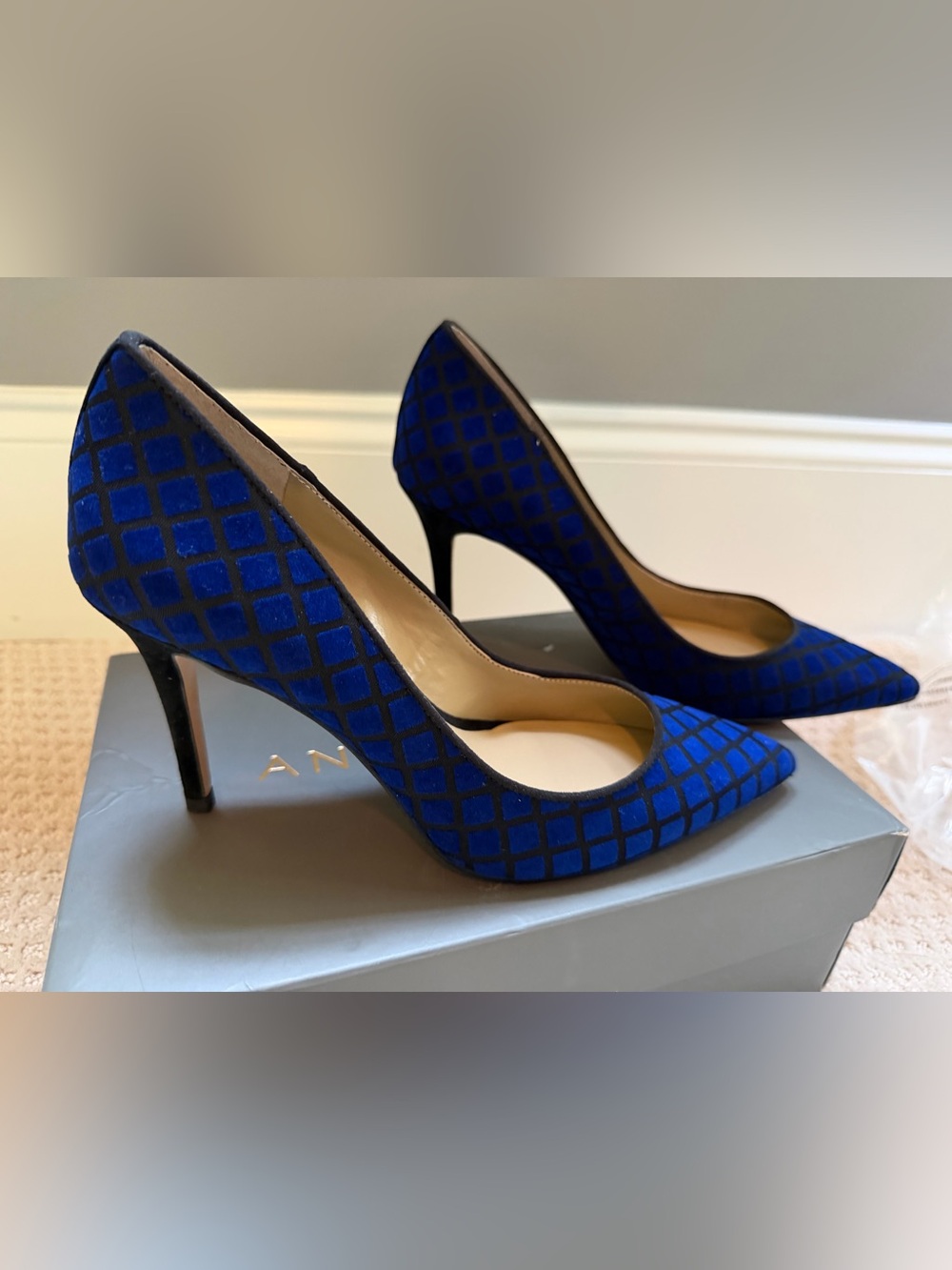 Ann Taylor size 7.5 Blue/Black Patterned Pumps New In Box- Never Worn